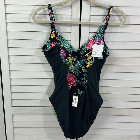 Sunsets Swimsuit Size Medium One Piece Veronica Twilight Blooms NWT - Picture 14 of 15